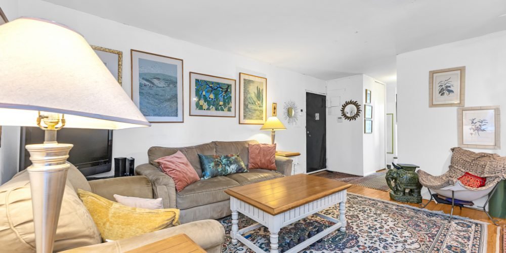 636_Washington_Street_3A_LivingRoom-Reverse_05