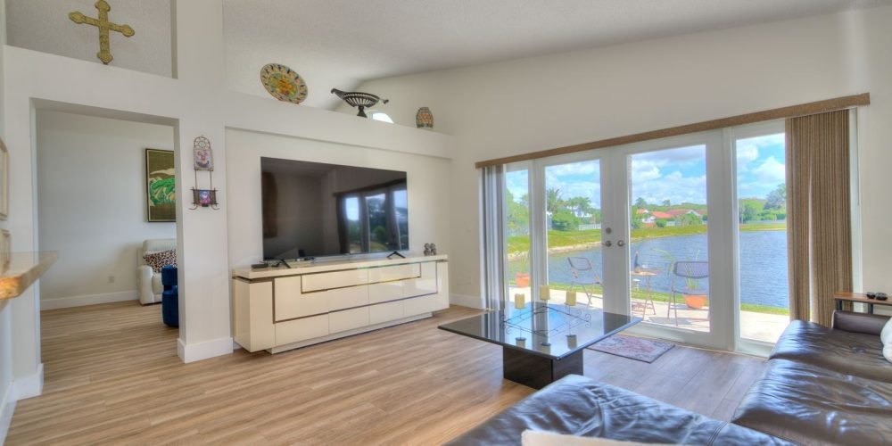 Family room 3